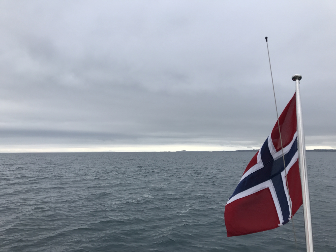 Over Frohavet mot Mausund